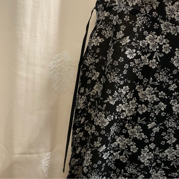 Flutter Sleeve Ruffle Hem Wrap Dress NWT - Picture 11 of 16